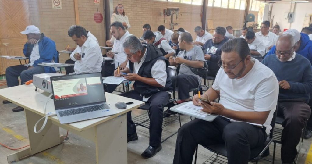 Edomex drivers must pay to be trained to process a license