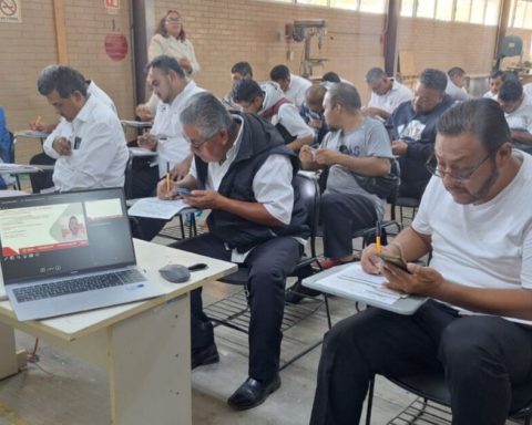 Edomex drivers must pay to be trained to process a license