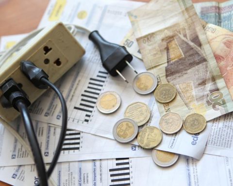 Electricity rates fell 8% in 2025, according to Osinergmin