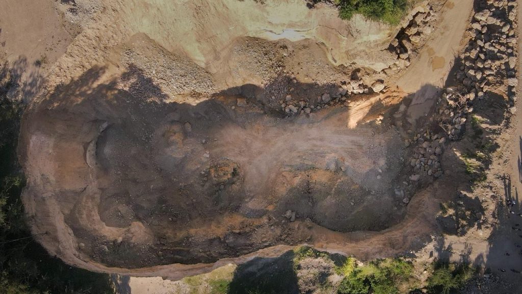 Environment intervenes aggregates mine in Nigua where man died for operating illegally