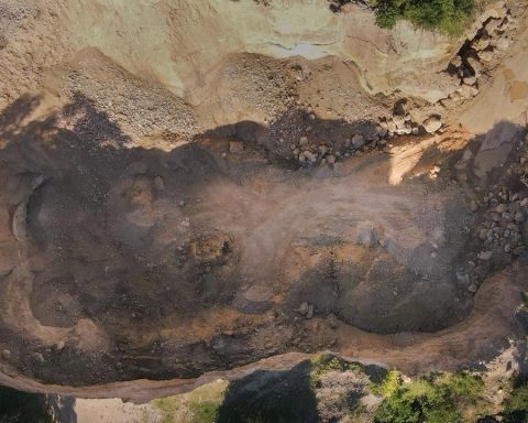 Environment intervenes aggregates mine in Nigua where man died for operating illegally