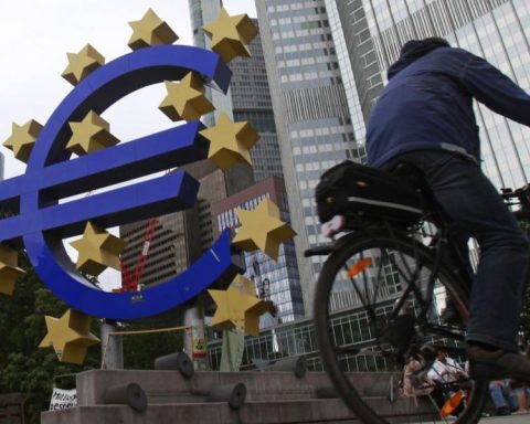 European industrial activity ends 2025 with a deeper contraction