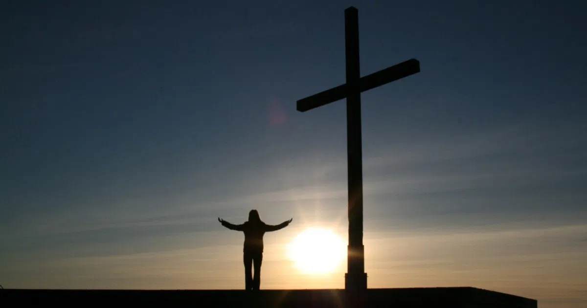 Faith in viral times: from the pulpit to the trending topic