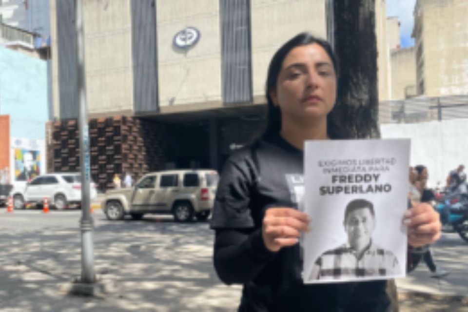 Freddy Superlano "is strong and convinced that he will be released soon", his wife was able to see him