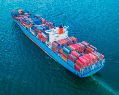 Geopolitics and protectionism hamper international trade, although it will continue to grow