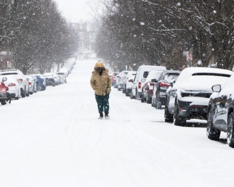 Giant snow and ice storm hits the United States