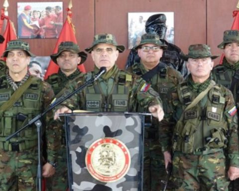 Godfather calls for unity and serenity: Intrigue and sectarianism do not help peace