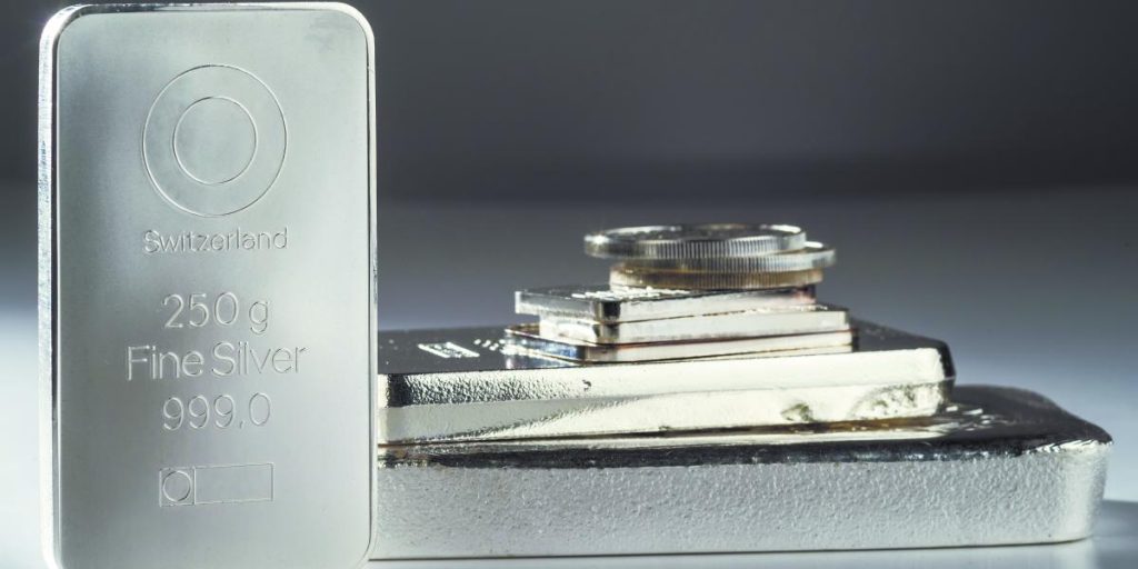 Gold and silver open the week at records; Trump-Powell clash worries investors