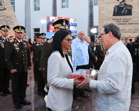Government of Venezuela ratifies relationship with Cuba after threats from Trump, but does not talk about oil
