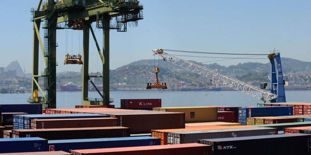 Government projects trade surplus of up to US$90 billion in 2026