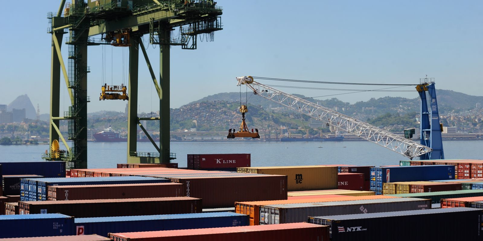 Government projects trade surplus of up to US$90 billion in 2026