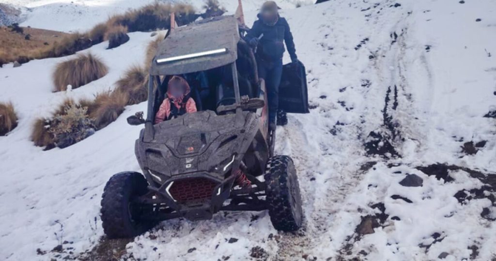 He enters the Nevado de Toluca with a vehicle, tries to run over the police and could go to jail