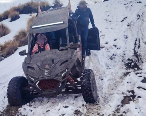 He enters the Nevado de Toluca with a vehicle, tries to run over the police and could go to jail