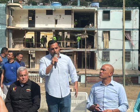 Héctor Rodríguez and Governor of La Guaira affirm that there were "more than 80" deaths on #3Jan