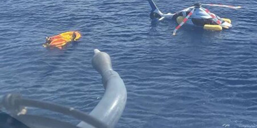 Helicopter makes forced landing at sea in Cabo Frio