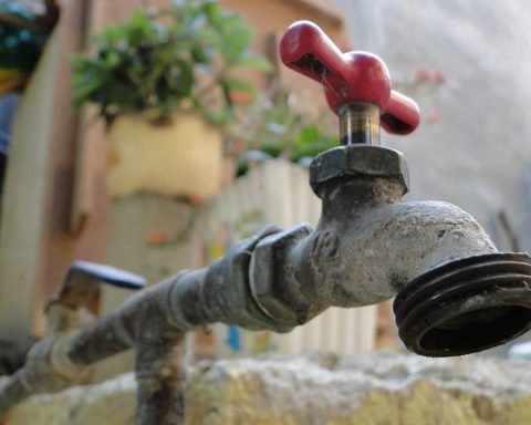 Avería en tubería deja sin agua a El Hatillo Hidrocapital