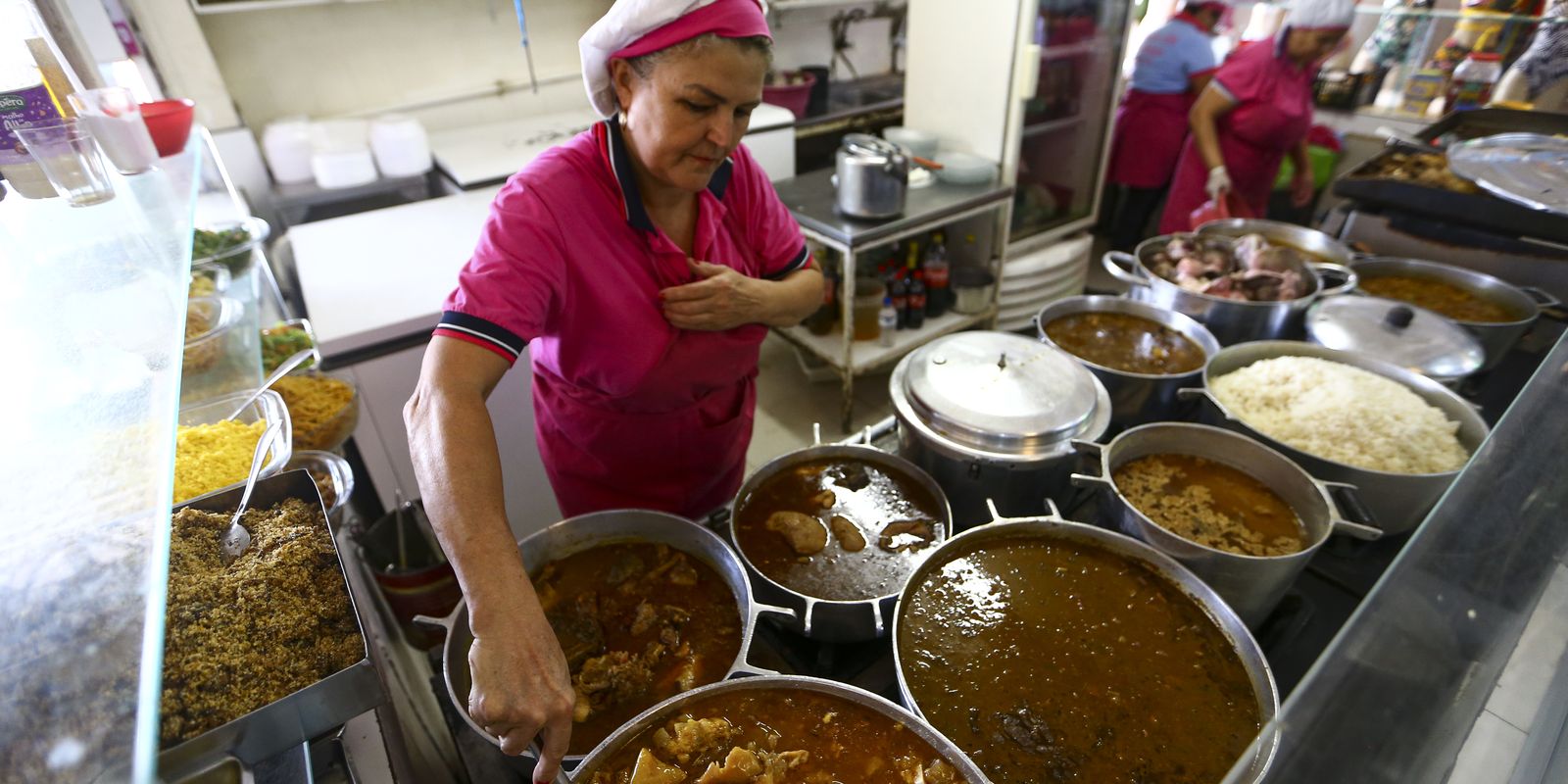 Hiring of people 50+ in commerce and services in SP grows