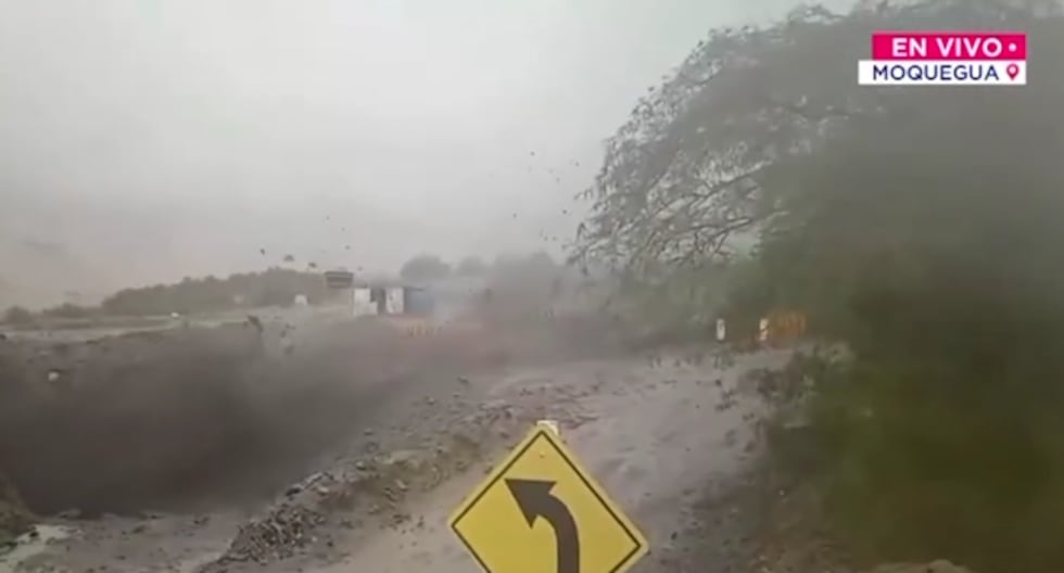 Huaico destroys a key bridge and isolates towns in the Moquegua mountain range