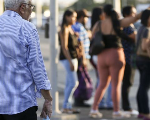 INSS pensioner and retiree ceiling rises to R$8,475.55 in 2026