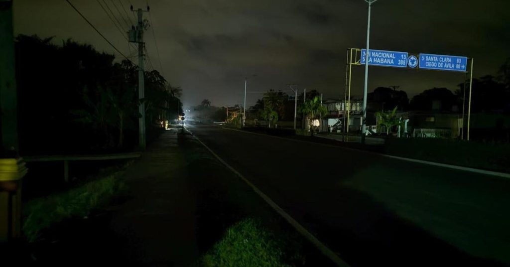 In Las Tunas they reward the "Labor Heroes" with credits to buy solar panels