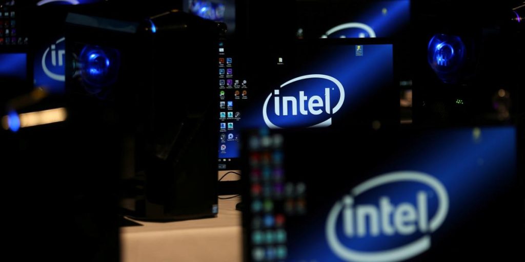 Intel extends falls on Wall Street due to poor outlook in 2026