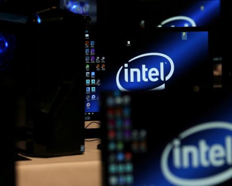 Intel extends falls on Wall Street due to poor outlook in 2026