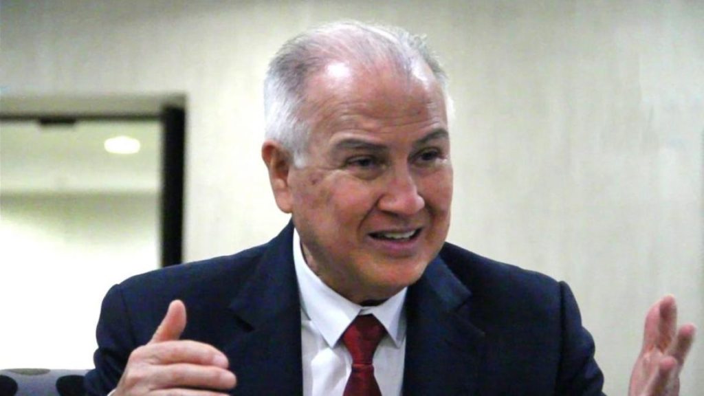 Is it true that Alfonso López Chau was imprisoned?