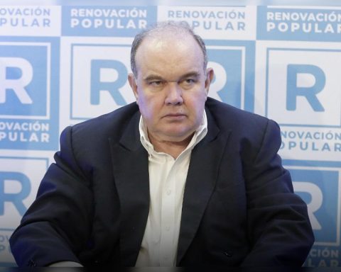 JNE will review the case of López Aliaga for omitting information in the resume