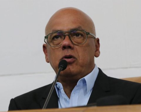 Jorge Rodríguez on Trump's decision to end air restrictions: "Very positive"