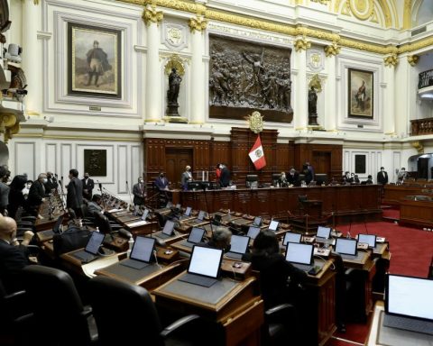 José Jerí: They present two motions of censure for secret meetings