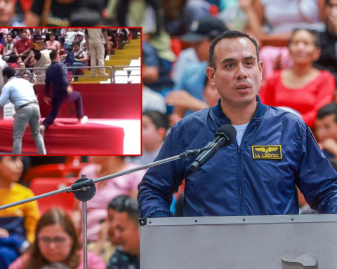 José Jerí slips while trying to run onto the stage during the inauguration in Trujillo