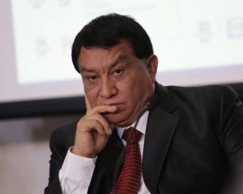 José Luna and his new populist campaign: question the restructuring of Petroperú