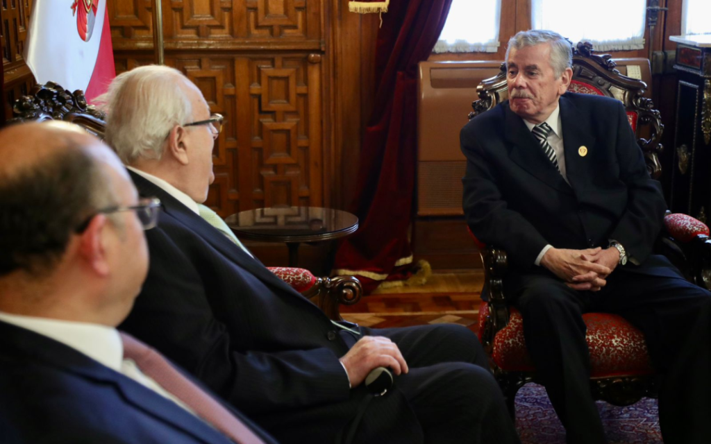 Julio Velarde presents the BCR's position on exchange in coins and bills