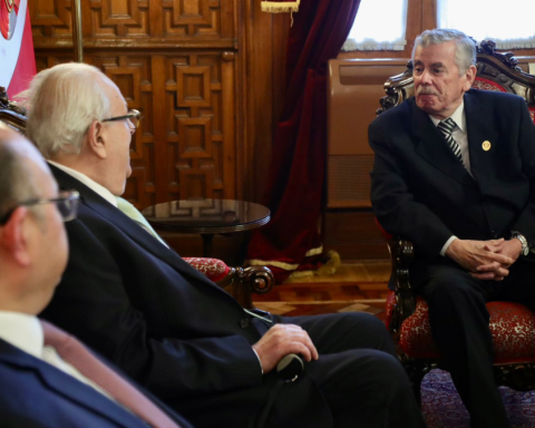 Julio Velarde presents the BCR's position on exchange in coins and bills