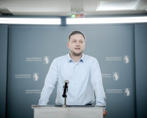 Leader of Greenland asks to avoid “panic” in the face of Trump's attack in Venezuela