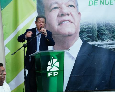 Leonel acusa al PRM de usar fondos de SeNaSa para “comprar elecciones”