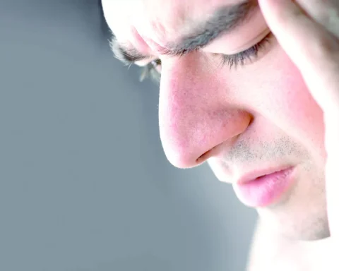 Los síntomas de la leptospirosis se pueden presentar entre 2 días y 4 semanas después de haber estado expuesto a las bacterias.