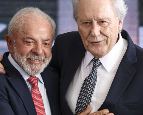 Lewandowski delivers letter of resignation from the Ministry of Justice to Lula