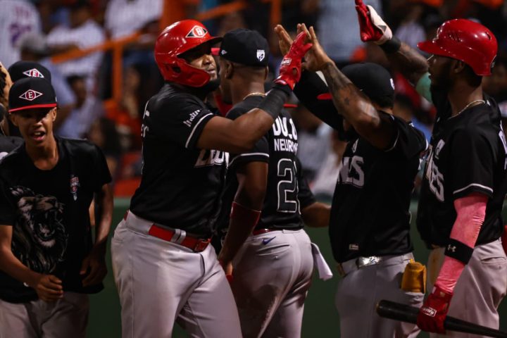 Leones del Escogido siguen paso arrollador