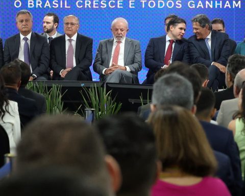 Lula creates steering committee and launches tax reform platform