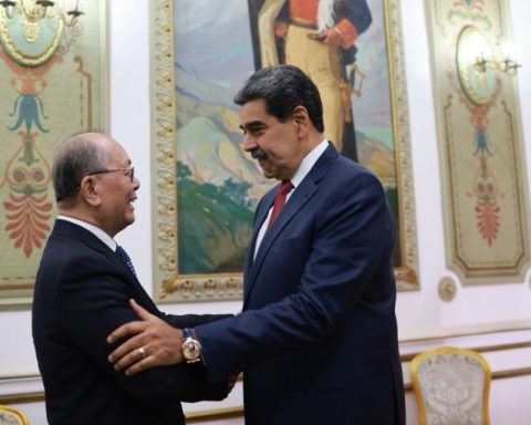 Maduro receives China's special envoy amid tensions with the United States