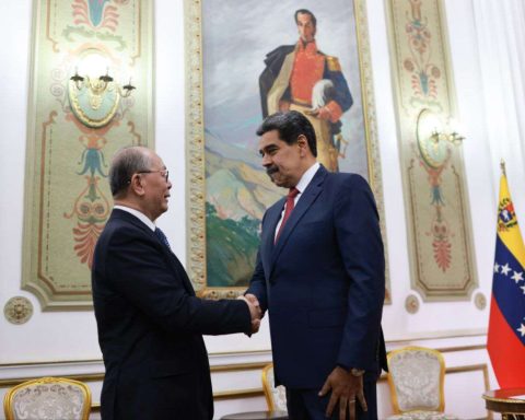 Maduro receives President Xi Jinping's special envoy in Miraflores