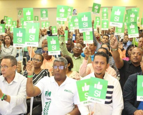 Fuerza Magisterial realiza masiva asamblea nacional en la sede de la ADP