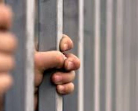 Envían a prisión a hombre acusado de herir con arma blanca a otro ciudadano