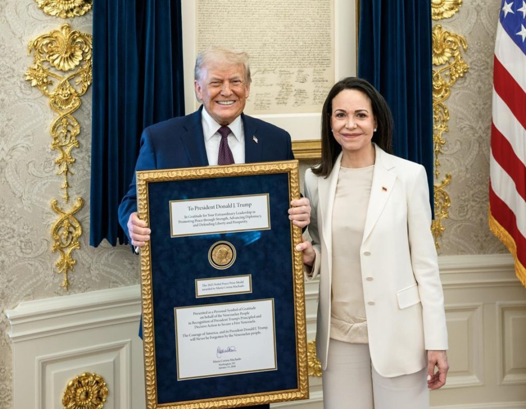 María Corina Machado gives her Nobel medal to Donald Trump, who said: “a wonderful gesture”