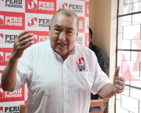 Mario Vizcarra: JNE reinterpreted the law to allow his application