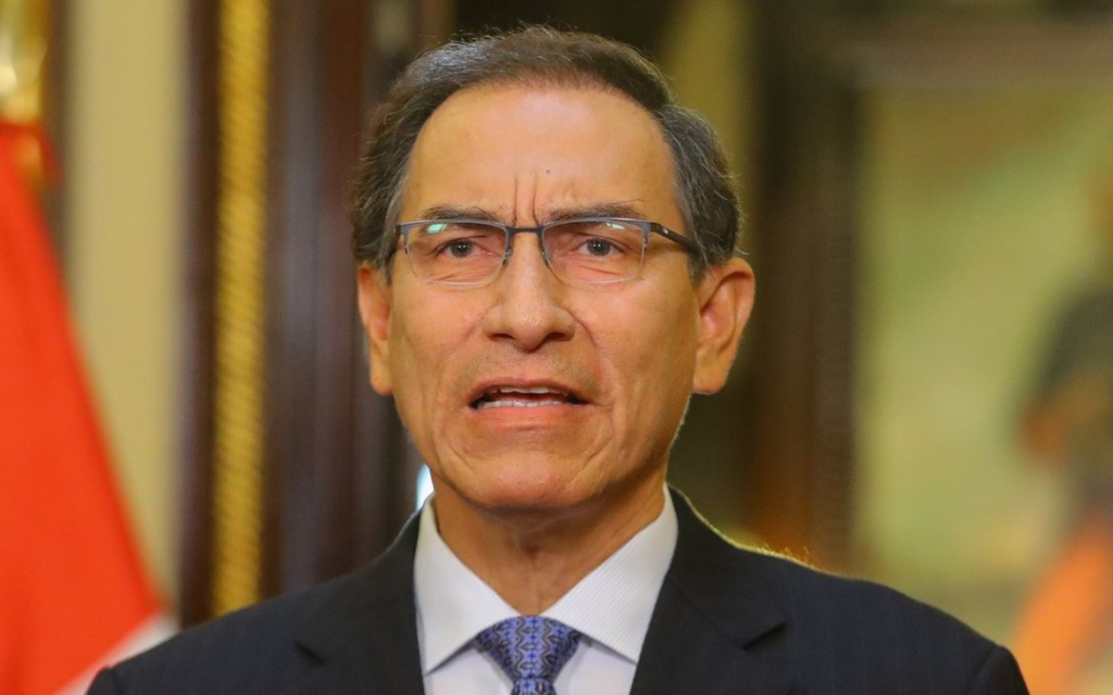 Martín Vizcarra is emergency evacuated to the Ate Hospital from Barbadillo