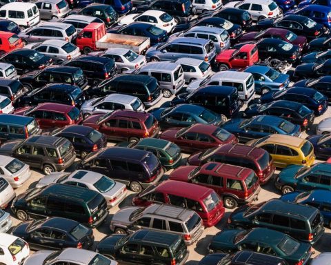 Mexico collects 7,302 million pesos for regulating 3 million 'chocolate cars'