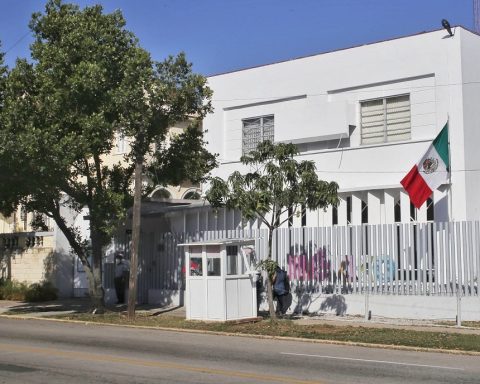 Mexico denies rumors about free visas for Cubans