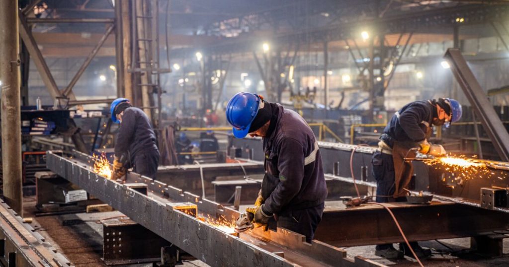 Mexico exports more computers, but GDP continues to depend on the automotive sector